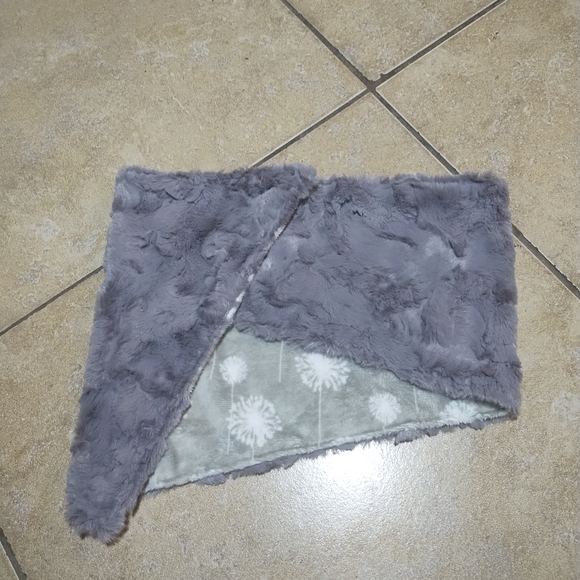 Women's Asymmetrical Grey Toned Faux Fur Button Up Neck Warmer Scarf O/S - Picture 1 of 10